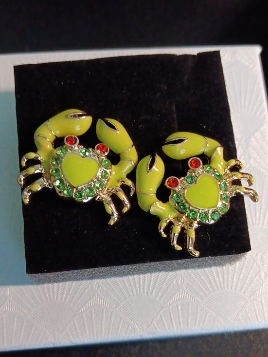 The Unbranded Brand Jewelry - Crab Heart Stud Earrings (New)